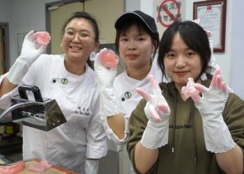 大葉烘焙邀韓國名廚拉糖工藝教學  提升實務能力與創作表現