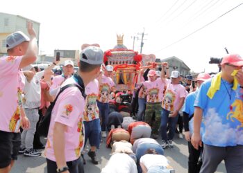大甲媽祖遶境抵新港迎駕　「善」凝聚萬人信念、同祈平安