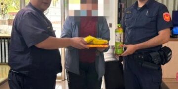 東港警結合善心人士　關懷弱勢暖心送物資