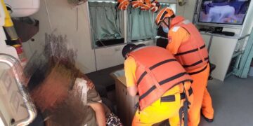 海巡即刻馳援　恆春海巡隊成功接駁外籍漁工緊急送醫