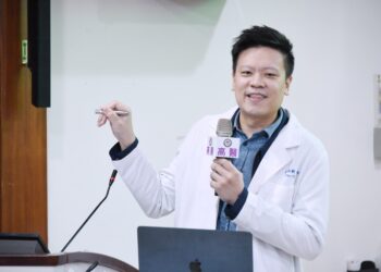 曾痛到「腳掌都抬不起來」！61歲翁椎間盤突出行走困難　高醫「脊椎微創內視鏡」手術助重拾行動力、勇追媽祖