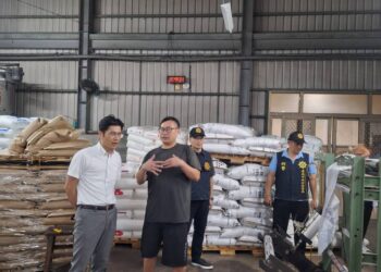 台南地檢署實地查訪塑膠袋業者-掌握市場動態防範不法囤積與哄抬價格