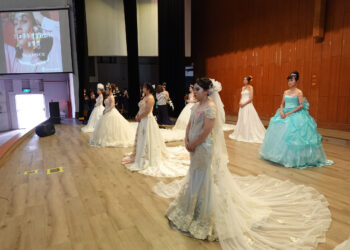 長榮女中成果發表有看頭 學生為阿嬷、媽媽燙髮披婚紗