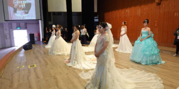 長榮女中成果發表有看頭 學生為阿嬷、媽媽燙髮披婚紗