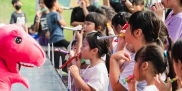 大阪世博巨偶登陸台中!2026兒童藝術節文心公園啟幕 萬人共賞紙風車