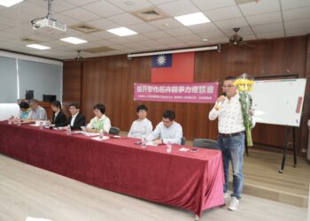 陳素月邀農糧署赴田尾座談  為花價低迷尋解方