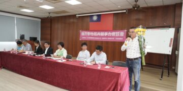 陳素月邀農糧署赴田尾座談  為花價低迷尋解方