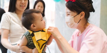 環球敦品辦「首屆寶寶爬行比賽」　為勵馨基金「小腳ㄚ」收養計畫築夢