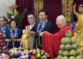 祈願佛光普照！新北佛教會三重舉行浴佛盛典     千人共慶佛曆 2570 年聖誕