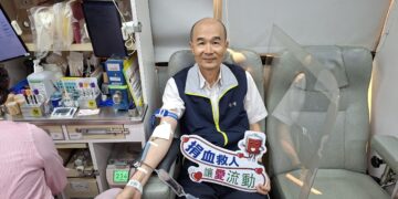 台電情深光亮傳，電力與愛暖人間，捐出熱血行大願，血脈相連福無邊!