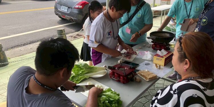 家扶之友會主辦食育計畫  讓家扶親子一起動手做料理