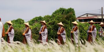 行腳祈福高雄區／全台行腳弘法　萬佛三壇大戒戒子感動萬眾