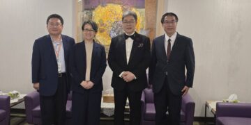 楊烈台南演唱會全場爆滿，蕭美琴自費相挺，半世紀歌聲滿載溫暖故事
