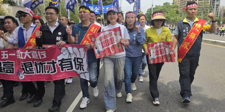 高雄市產業總工會勞動節遊行　柯志恩重批民進黨再拋改革主張
