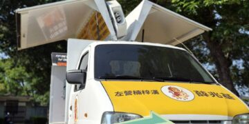 行動競選總部　左營楠梓漢議員參選人薛兆基走入你家
