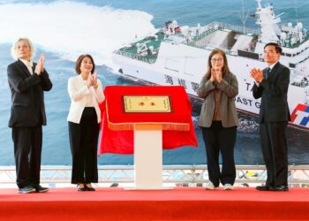 「樹頭徛予在，毋驚樹尾做風颱」  東港艦命名下水　管碧玲勉海巡： 做國家的堅韌樹根！