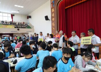 115年國中教育會考登場　黃敏惠巡視考場祝福考生