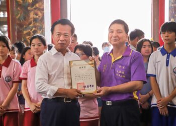 溪口天臺殿頒發獎學金　13校99名畢業生受惠