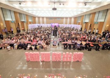 致敬白衣天使!新北頒發第 14 屆護理傑出獎 侯友宜:護理師是社會最穩定力量