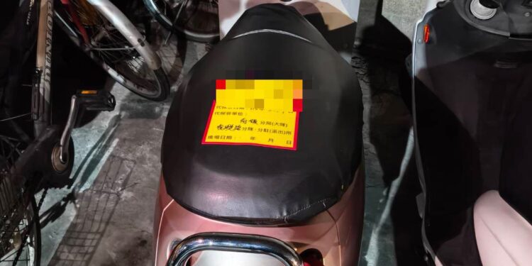 好友「醉」不該  騎士遭攔秒跳車　乘客接手騎車酒駕當場栽