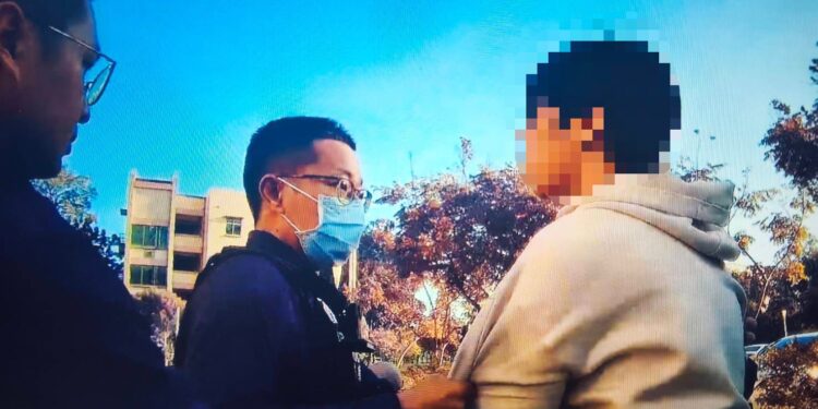 【悚急、快打、止危】　鳳山局雄警火速壓制，《蒙面歹徒持刀闖校園案》阻危機、化險境