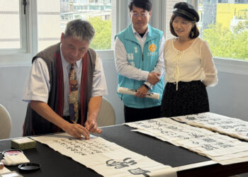 四維高中舉辦「四讀情深．維我所愛」三好書展暨謝明生校長書法展