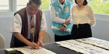 四維高中舉辦「四讀情深．維我所愛」三好書展暨謝明生校長書法展