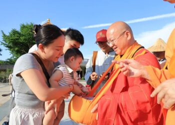 2026佛光山國際萬佛三壇大戒 新戒行腳托缽 弘法展願心