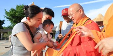 2026佛光山國際萬佛三壇大戒 新戒行腳托缽 弘法展願心
