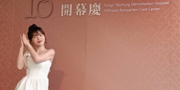 Feeling18插旗台中海線  女神李多慧親臨  梧棲童綜合店甜蜜開幕