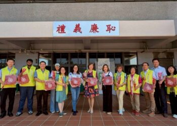 三侯國小母親節感恩活動結合禮義廉恥儀式　溫馨傳承品格教育