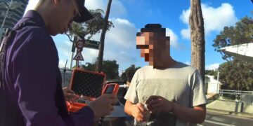 綠燈亮了卻不走！駕駛停路中央露餡　警一查酒測超標依法送辦