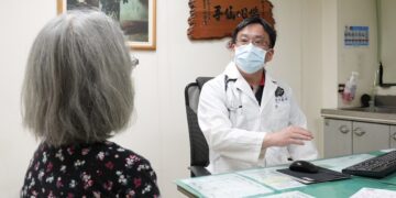 70歲婦冠狀動脈硬如石頭 秀傳以震波碎石術助打通血路