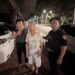 迷途老翁平安返家團圓,暖警成夜晚中的一盞明燈