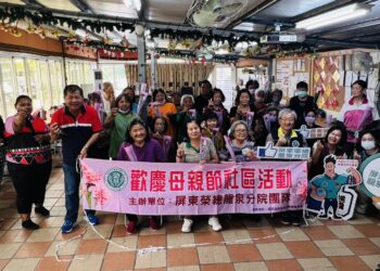 康乃馨飄香進社區　屏東榮總龍泉分院用愛守護媽咪健康