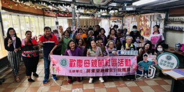 康乃馨飄香進社區　屏東榮總龍泉分院用愛守護媽咪健康