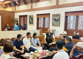 大寮林園議員李雨庭重視地方宗教傳承,陪同龍潭寺主委前往南鯤鯓代天府參拜 祈求國泰民安、風調雨順