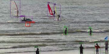 海洋委員會導入澳洲海灘救生 北中南東四大示範海域起跑 高科大旗津開訓培育種子師資