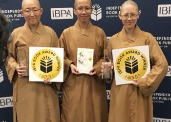 真如（ZHEN-RU）英文書《Kindling Hope》點燃希望  榮獲2026年「IBPA圖書獎」勵志類及詩歌類雙料金獎肯定  從關懷人心出發  建構心靈桃花源