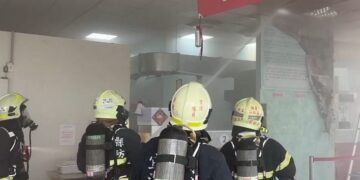 影音/餐廳排油煙機冒煙起火 礁溪玉里橋頭臭豆腐火警