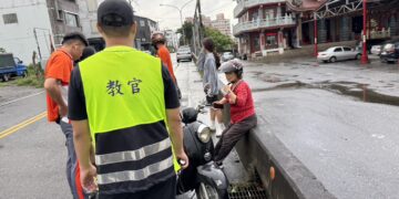 花工學生善行溫暖街頭  協助補胎救傷贏得好評