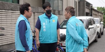 花蓮市公所整頓環境   國風里排水溝消毒作業