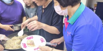 和平教會手作燒賣 讓長輩在輕鬆愉快的氛圍心花朶朶開