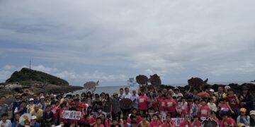 科技守護洄游路！新北首隻裝設衛星發報器海龜「龜太郎」於野柳重返大海