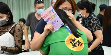 勵志中學「感恩傳情・愛在校園」   母親節舉辦面對面懇親