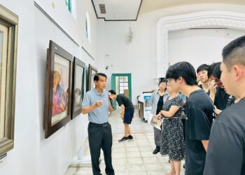 南一中退休數學老師杜瑞賢開畫展 舅舅潘麗水是國寶級畫家他從小便具天分