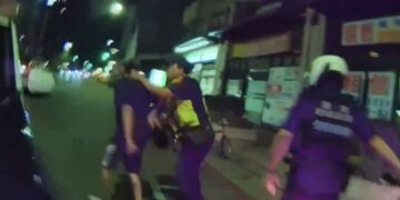 拙劣演技破功！通緝犯假身份遭識破 當街狂奔百公尺仍體力不支遭逮