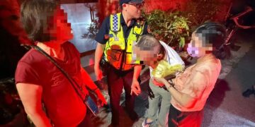 熄燈後再度亮起!老翁深夜跌倒 暖警與飲料店接力救援