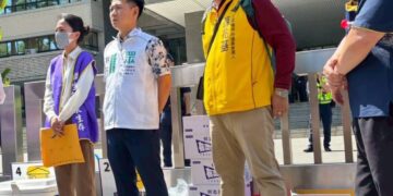 左楠議員參選人薛兆基呼籲,高雄率先建立交通轉型基金,別等司機失業才補救 面對AI、自動化與無人駕駛技術快速發展,基層運輸產業未來可能面臨巨大衝擊。
