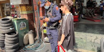 【應變、排障、維安】車輛拋錨《建國一路與輔仁路口》案，苓雅局謝旻家與林晏如雄警、機敏化解危機